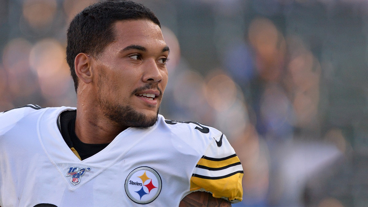 RB James Conner surprises his father with an extra-special gift