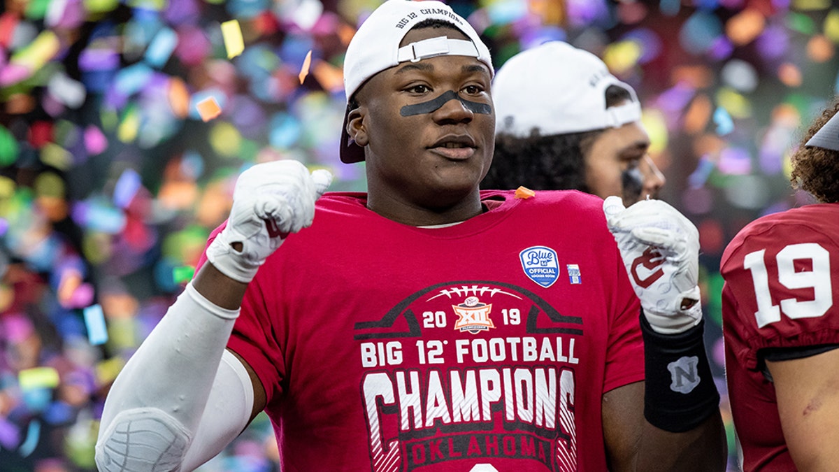 Chargers take Kennth Murray. (Photo by Matthew Visinsky/Icon Sportswire via Getty Images).