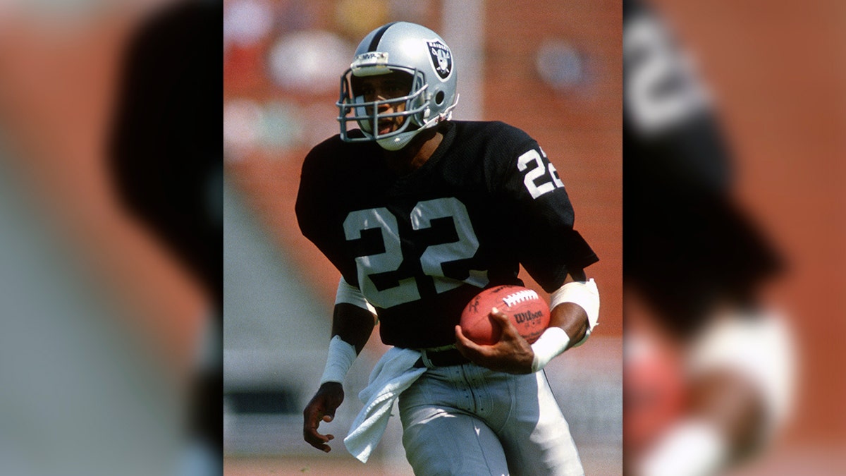 Raiders Announce Official Partnership With Franchise Legend
