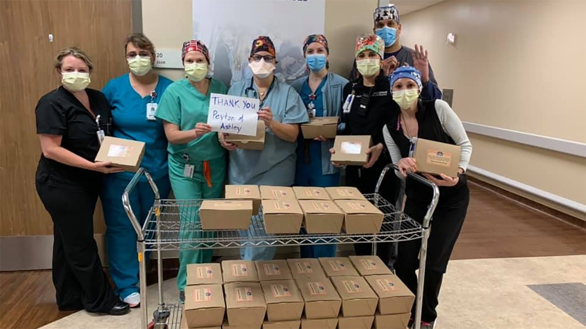 Peyton and Ashley Manning donated hundreds of meals to the hospital.