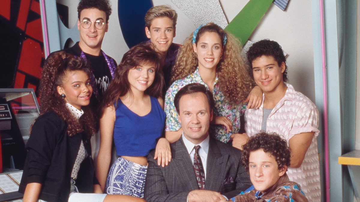 'Saved by the Bell' cast -- Pictured: (l-r) Lark Voorhies as Lisa Turtle, Ed Alonzo as Max, Tiffani Thiessen as Kelly Kapowski, Mark-Paul Gosselaar as Zack Morris, Dennis Haskins as Mr. Richard Belding, Elizabeth Berkley as Jessie Myrtle Spano, Dustin Diamond as Screech Powers, Mario Lopez as A.C. Slater.