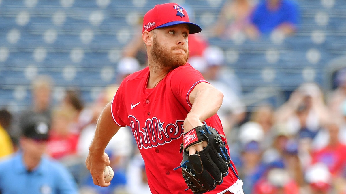 Zack Wheeler throws a pitch 