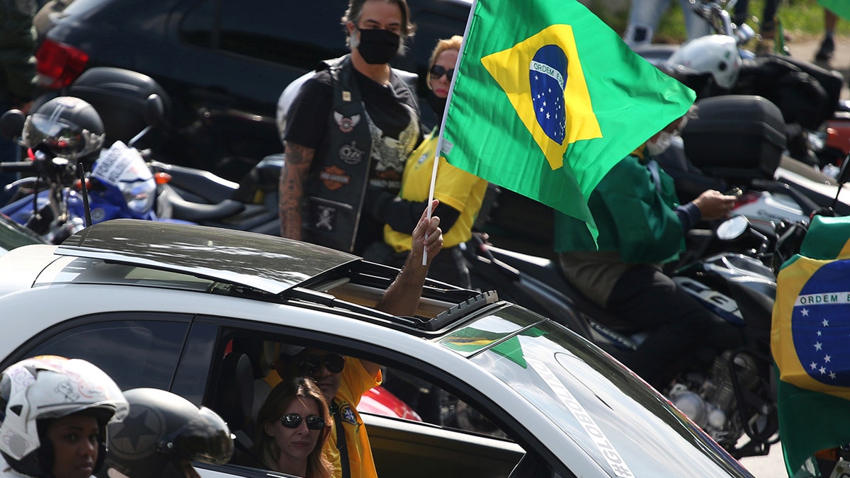 Supporters of far-right Brazilian President Jair Bolsonaro protest against the recommendations for social isolation of the Governor of Sao Paulo, Joao Doria, during the coronavirus disease outbreak, in Sao Paulo, Brazil, April 18, 2020. (REUTERS/Rahel Patrasso)