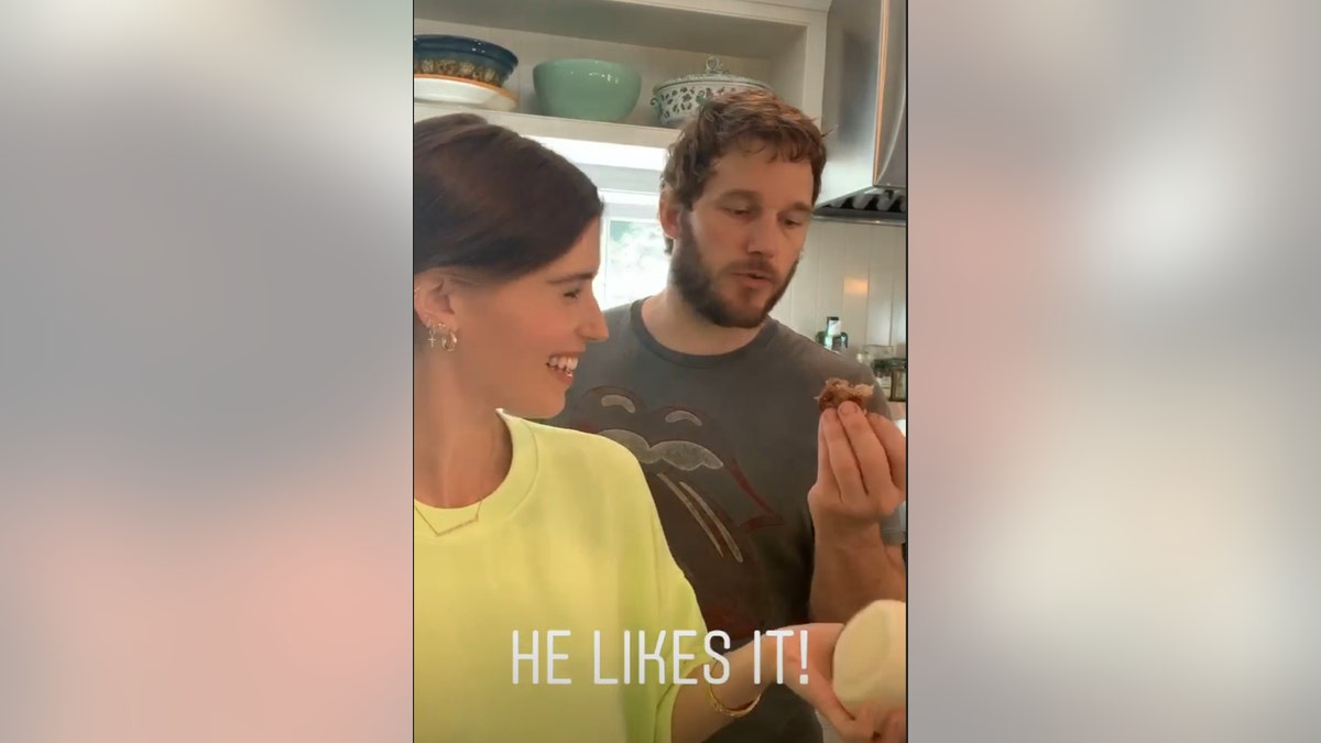 Katherine Schwarzenegger and Chris Pratt in their kitchen at home. 