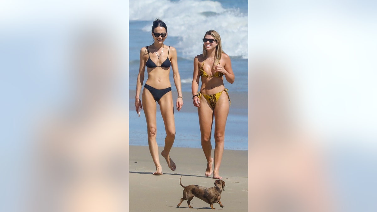 Sofia Richie displays her bikini body while strolling with bf Scott Disick and a friend in Malibu.