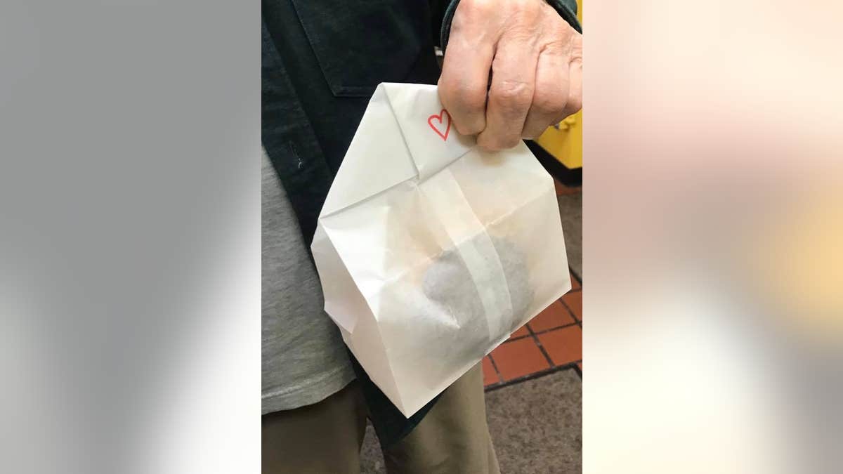 Those on Facebook were touched by the customer’s gesture.