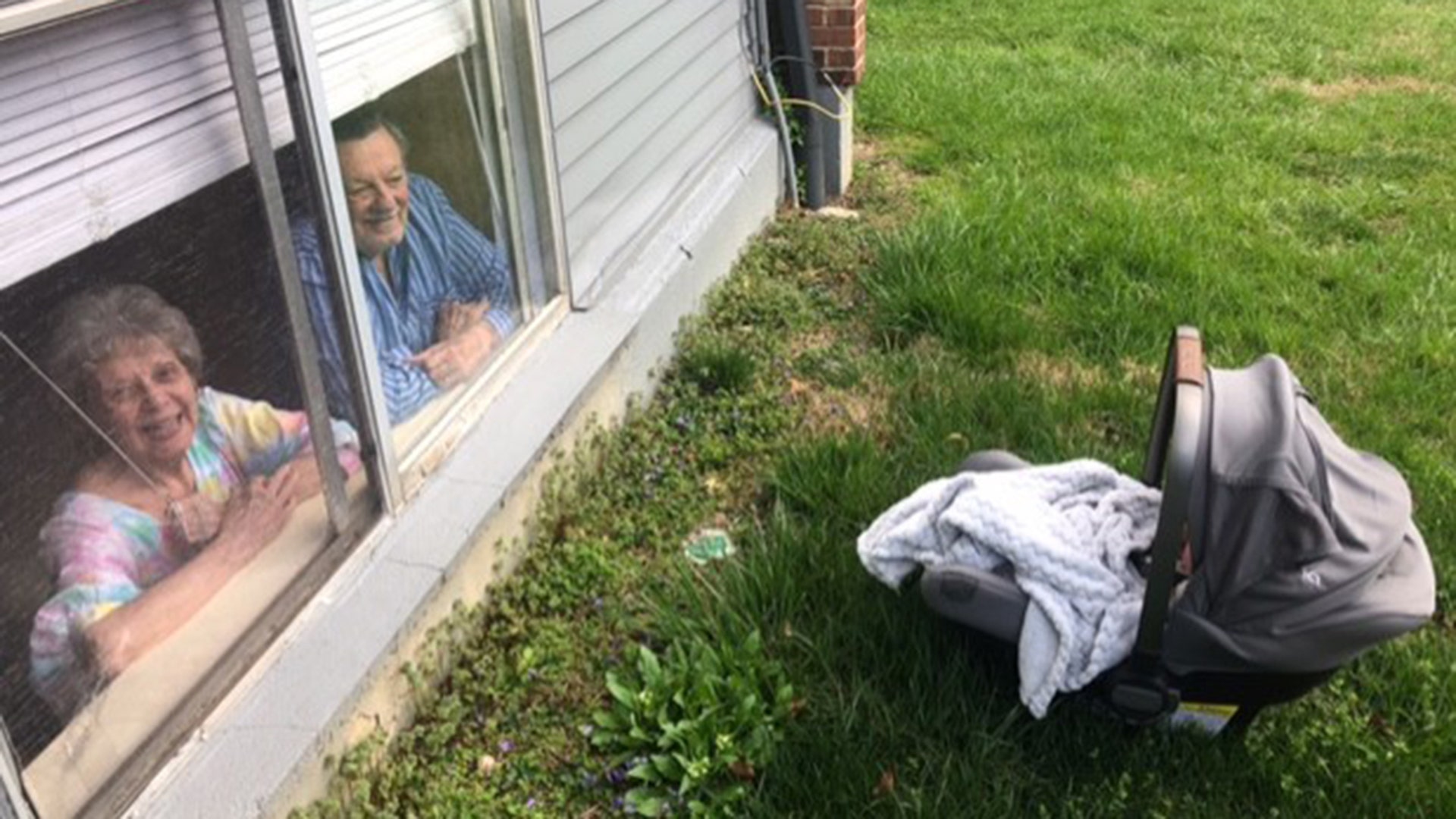 What would you do as a grandson if the great grandparents of your newborn daughter wasn't able to go visit to see their first great grandchild? Of course, you would take your daughter to visit them!