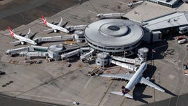 Travel 'bubble' idea may be first step in reopening tourism between Australia, New Zealand