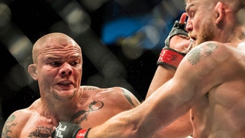 UFC fighter Anthony Smith describes encounter with intruder: 'My entire computer room is covered in blood'