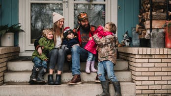 Minnesota photographer captures life under coronavirus lockdown with porch 'porchtraits'