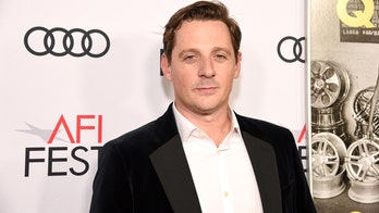 Sturgill Simpson reveals positive coronavirus test, slams White House press briefings as 'pure speculation'