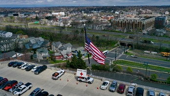 Connecticut tree service hangs giant US flag, 'Thank You' sign at hospitals during coronavirus fight