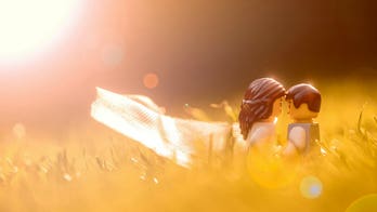 Photographer recreates wedding scenes entirely out of LEGOs during quarantine