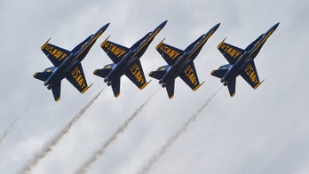 Trump says Thunderbirds, Blue Angels will do flyovers across country to honor medical workers