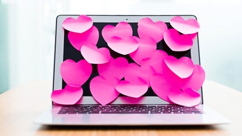 Daughter sets up mom with college professor on Zoom 'blind date' in hilarious TikTok