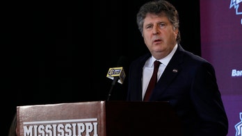 Mississippi State coach Mike Leach apologizes for tweet