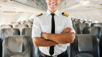 United Airlines captain thanks medical volunteers flying to fight coronavirus in emotional address