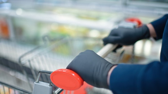 Kentucky man, 18, helps pay for elderly Kroger customer’s groceries