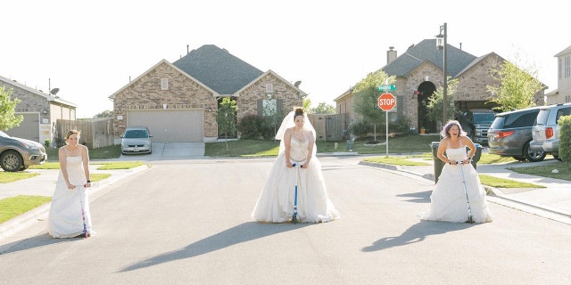 Texas Women Stage Wedding Dress Wednesday Photo Shoot While Social Distancing Fox News 