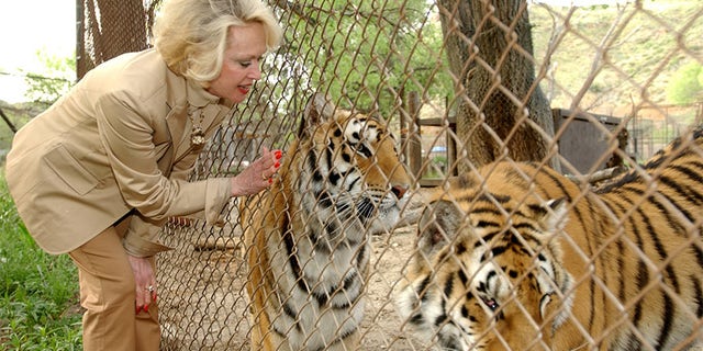 Tippi Hedren with Mona and Zoe.
