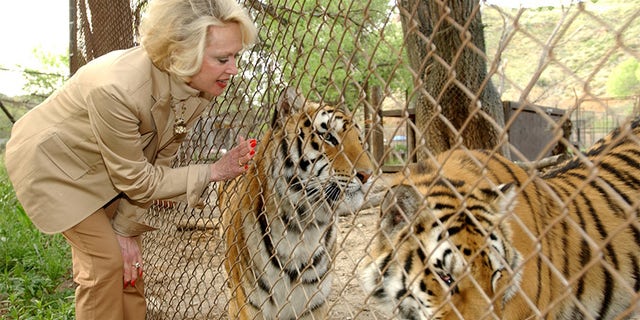 Tippi Hedren with Mona and Zoe.