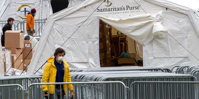 Gov. Cuomo appeals to Trump as Javits Center coronavirus hospital opens