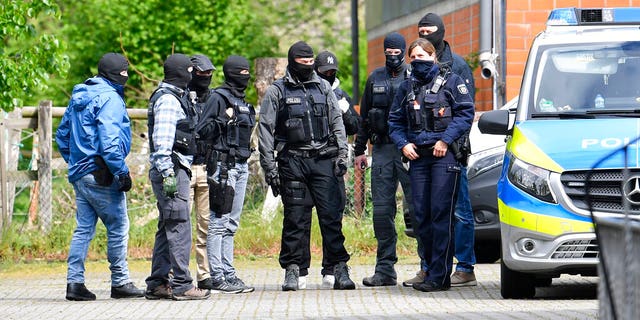 Special police investigates the Hezbollah linked Imam Mahdi center in Muenster, western Germany, Thursday, April 30, 2020. German police raided five sites linked to the Lebanese militant group Hezbollah, as authorities announced Thursday that they were banning activities by its political wing in Germany.