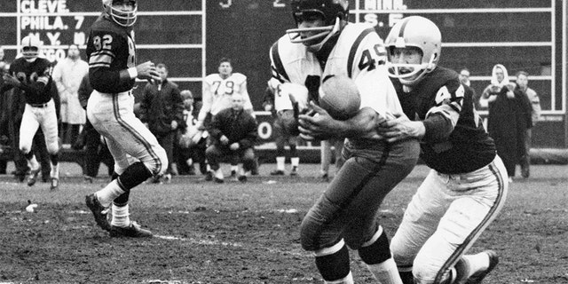 Bobby Mitchell of the Washington Redskins making a catch while Pittsburgh Steelers defensive back Bill Daniels, during a 1962 game in Pittsburgh.
