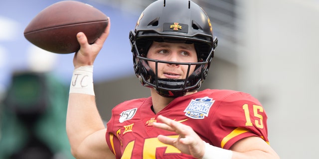 Iowa State Cyclones quarterback Brock Purdy (15) during warmups before the game between Notre Dame Fighting Irish and Iowa State Cyclones on December 28, 2019 at Camping World Stadium in Orlando, Fla. (Photo by David Rosenblum/Icon Sportswire via Getty Images)
