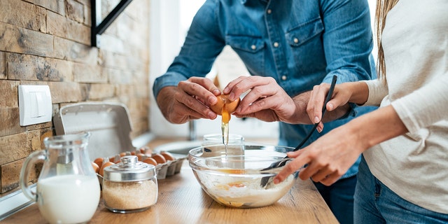 Majority of Americans say cooking is turn-on, survey claims | Fox News