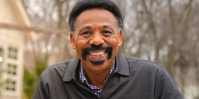 Dr. Tony Evans is the founder and president of The Urban Alternative and his radio broadcast, "The Alternative with Dr. Tony Evans," is heard on 1,400 radio outlets daily and in more than 130 countries.
