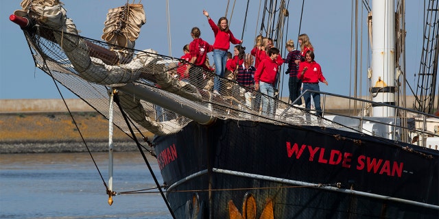 Dutch teens cheering on their schooner, Wylde Swan, after sailing home from the Caribbean across the Atlantic. (AP Photo/Peter Dejong)