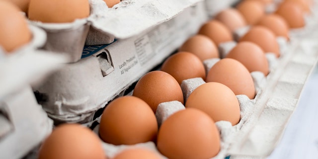 随着价格飙升，推特用户称鸡蛋为“奢侈品”：“新比特币”