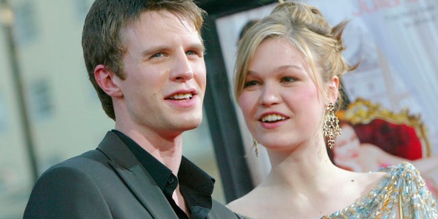 Luke Mably and Julia Stiles arrive at the premiere of 'The Prince and Me' at the Chinese Theater on March 28, 2004, in Los Angeles, Calif.