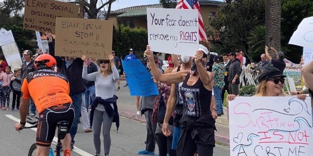 Demonstrators in Encinitas protesting against the city's closure of public spaces. 