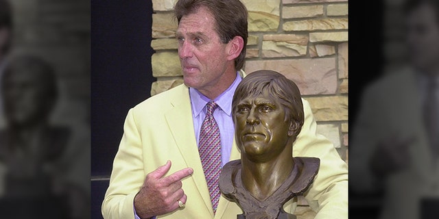 Pro Football Hall of Famer and former Los Angeles Rams defensive end Jack Youngblood during the enshrinement ceremony on Aug. 4, 2001 at the Pro Football Hall of Fame in Canton, OH. (Photo credit DAVID MAXWELL/AFP via Getty Images)