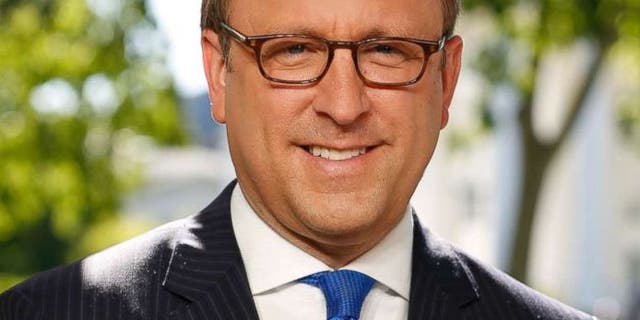 ABC News chief White House correspondent Jonathan Karl irked White House press secretary Kayleigh McEnany over the weekend by falsely claiming that the White House didn’t respond to a request for comment.