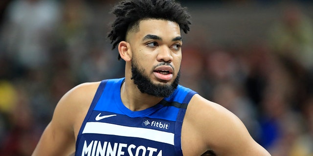 INDIANAPOLIS, INDIANA - JANUARY 17: Karl Anthony-Towns #32 of the Minnesota Timberwolves against the Indiana Pacers at Bankers Life Fieldhouse on January 17, 2020 in Indianapolis, Indiana. NOTE TO USER: User expressly acknowledges and agrees that, by downloading and or using this photograph, User is consenting to the terms and conditions of the Getty Images License Agreement. (Photo by Andy Lyons/Getty Images)