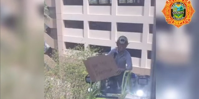 Florida firefighter hospitalized with coronavirus gets surprise at window from colleagues 2 A firefighter holds up a sign that reads "Your New Firehouse" while visiting a colleague who has been hospitalized due to the coronavirus and feeling isolated from the world.