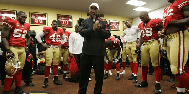 Head coach Mike Singletary of the San Francisco 49ers addresses the team in the locker room after the NFL game against the Chicago Bears at Candlestick Park on November 12, 2009 in San Francisco, California. The 49ers defeated the Bears 10-6. (Photo by Michael Zagaris/Getty Images)