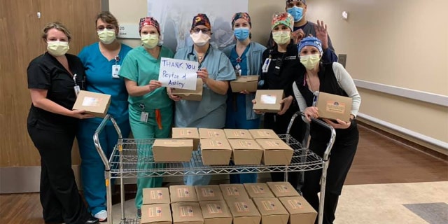 Peyton and Ashley Manning donated hundreds of meals to the hospital.