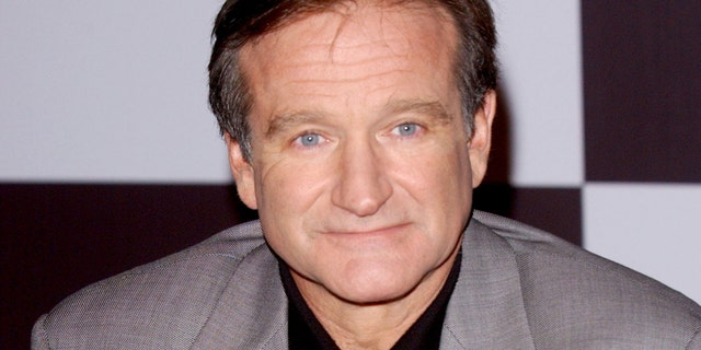 Robin Williams during Robin Williams in Photocall for Spanish Premiere of "Insomnia" at Hotel Palace in Madrid, Spain. (Photo by Lalo Yasky/WireImage)