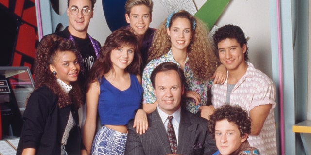 Cast of 'Saved by the Bell' - Pictured: (ld) Lark Voorhies as Lisa Turtle, Ed Alonzo as Max, Tiffani Thiessen as Kelly Kapowski, Mark-Paul Gosselaar as Zack Morris, Dennis Haskins as Mr. Richard Belding , Elizabeth Berkley as Jessie Myrtle Spano, Dustin Diamond as Screech Powers, Mario Lopez as AC Slater.