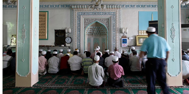 Ethnic Uighurs pray at a mosque in Urumqi in China's Xinjiang Autonomous Region.  REUTERS/ Nir Elias. 