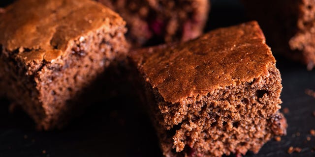 Many modern recipes for "depression cakes" utilize cocoa powder for flavoring.