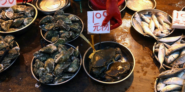 Fresh seafood on sale at a wet market in Hong Kong, China. (REUTERS/Ann Wang)