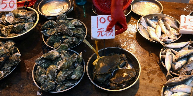 Fresh seafood on sale at a wet market in Hong Kong, China. (REUTERS/Ann Wang)