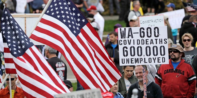 More than 2,000 demonstrators rallied against Inslee's stay-at-home orders. (AP Photo/Elaine Thompson)