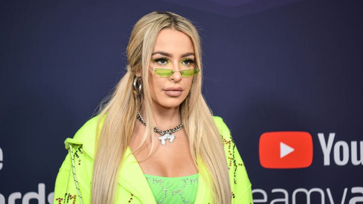 YouTube star Tana Mongeau stirs up controversy bringing live snake to VMA red carpet