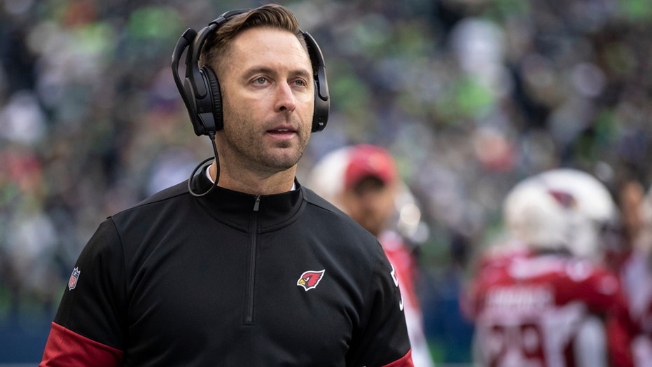 Arizona Cardinals' Kliff Kingsbury delights fans with war room ...